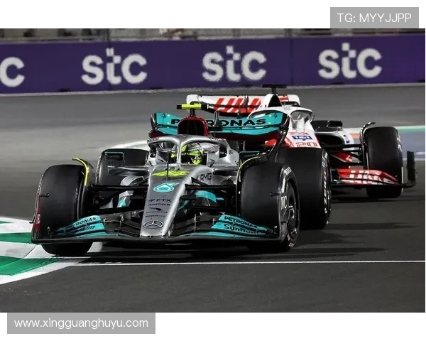 F1新赛季焦点车队博弈升级冠军争夺战全面升温围场动态深度解析
