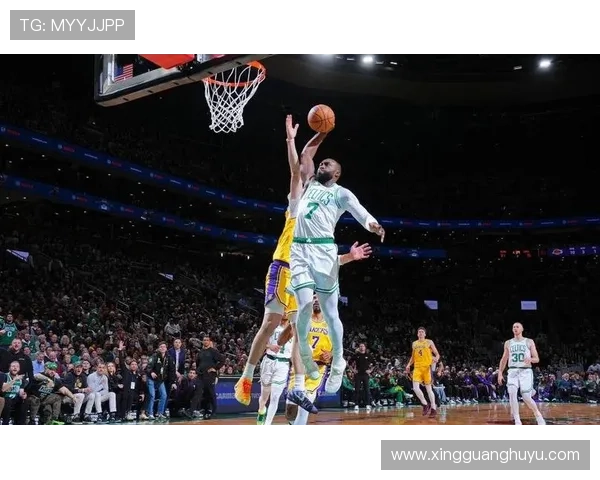 湖人险胜凯尔特人詹姆斯关键时刻统治比赛引热议季后赛前景受关注 湖人险胜凯尔特人詹姆斯关键时刻统治比赛引热议季后赛前景受关注